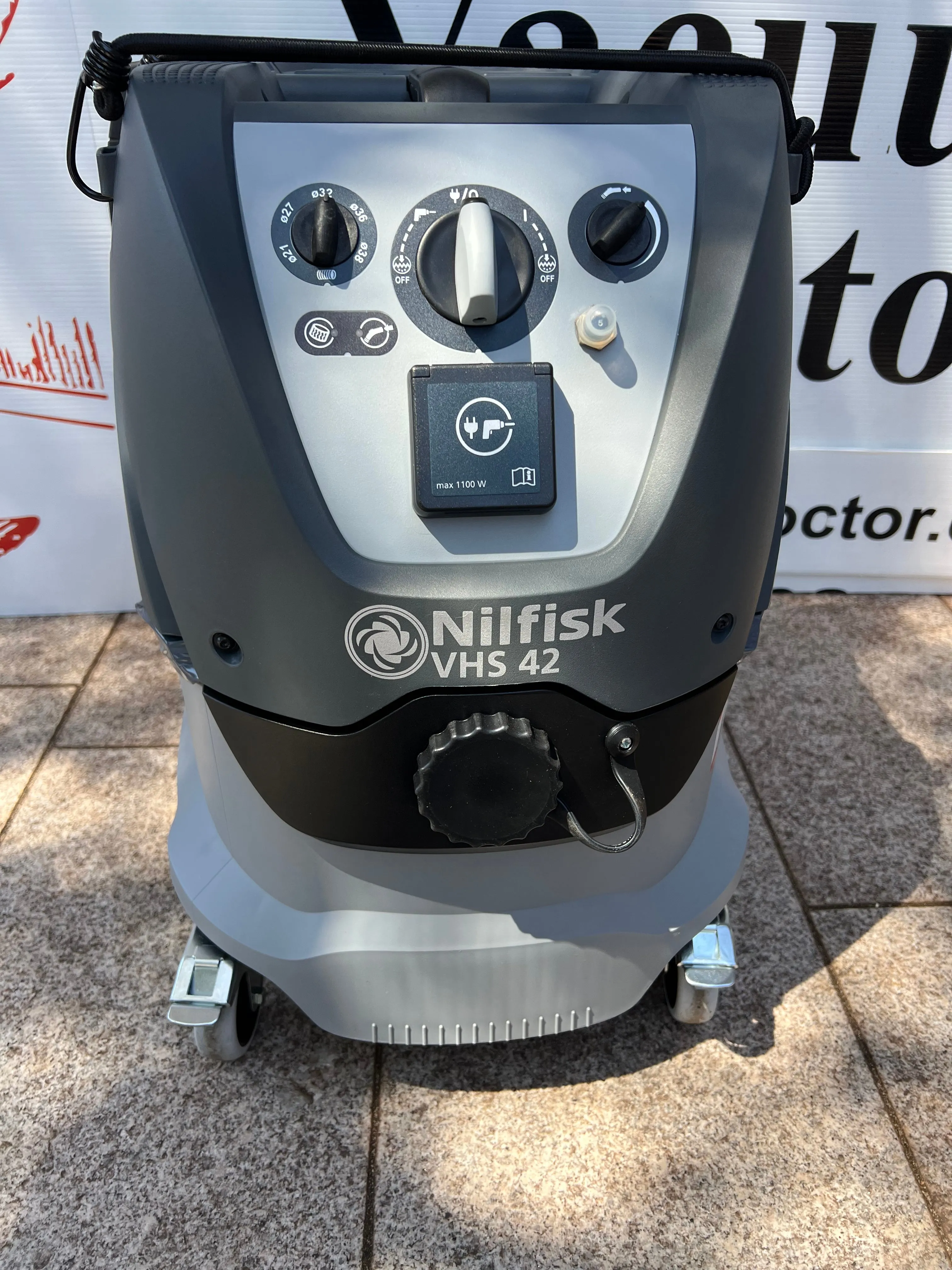 Nilfisk VHS42 L30 HC InfiniClean TYPE H Safety Vacuum Cleaner For Asbestos Complete W/out DOP Cert