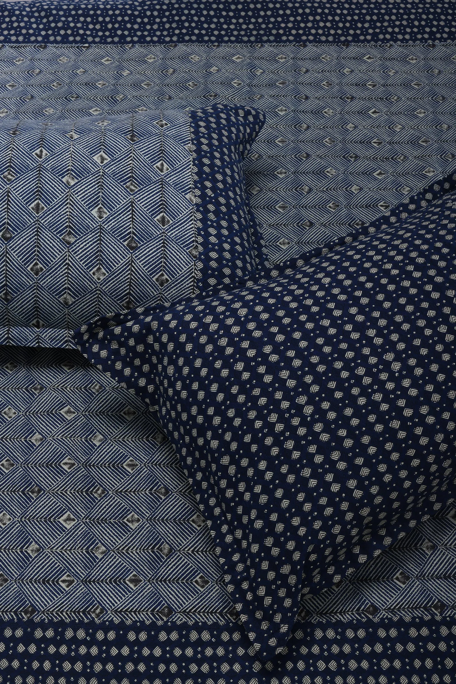 Rahat Geometric Blue Cotton Bedsheet